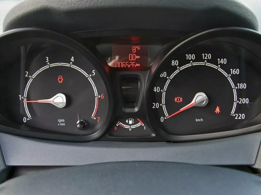 Автомобиль Ford Fiesta Mk6 Хэтчбек (5 дверей)