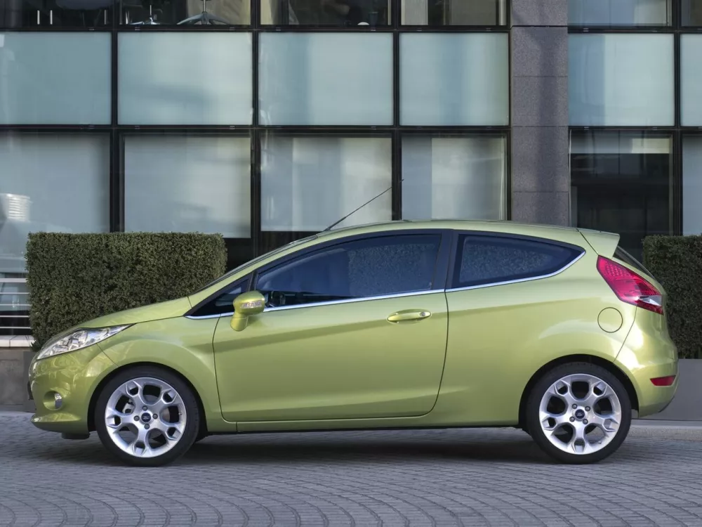 Автомобиль Ford Fiesta Mk6 Хэтчбек (3 двери)