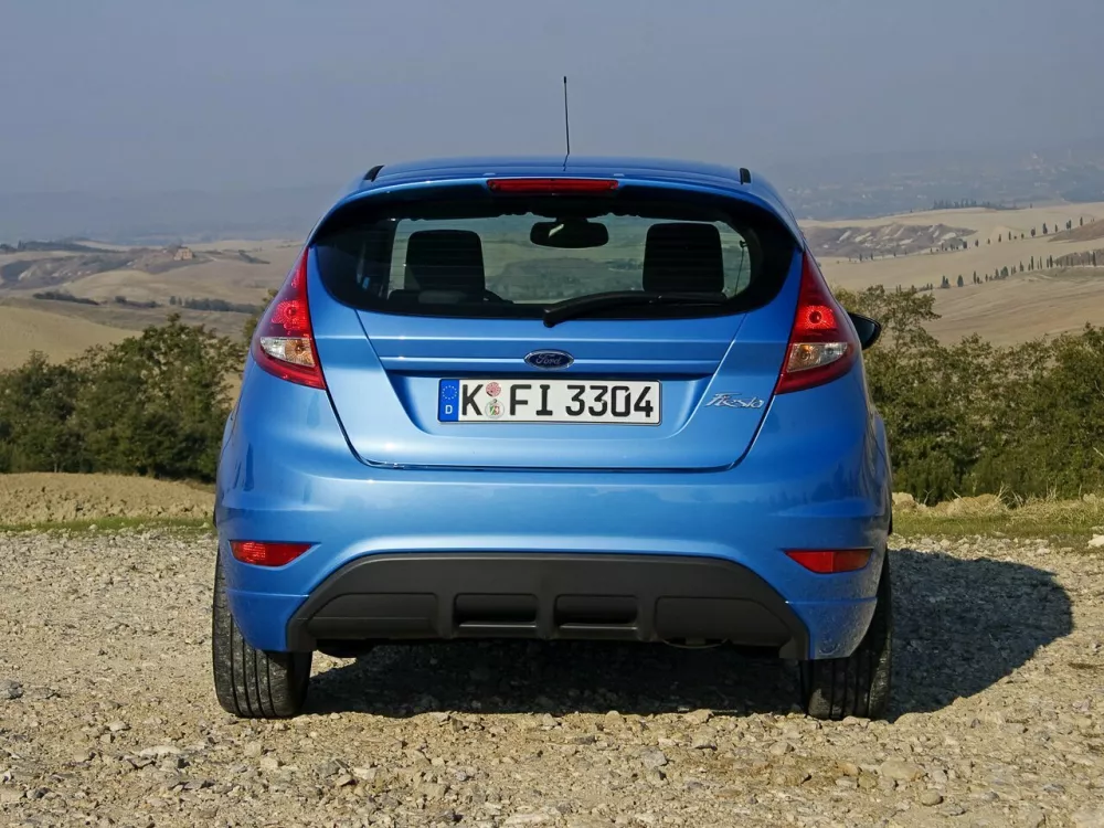 Автомобиль Ford Fiesta Mk6 Хэтчбек (3 двери)