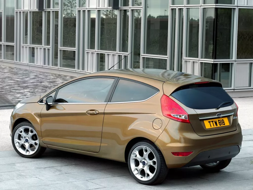 Автомобиль Ford Fiesta Mk6 Хэтчбек (3 двери)