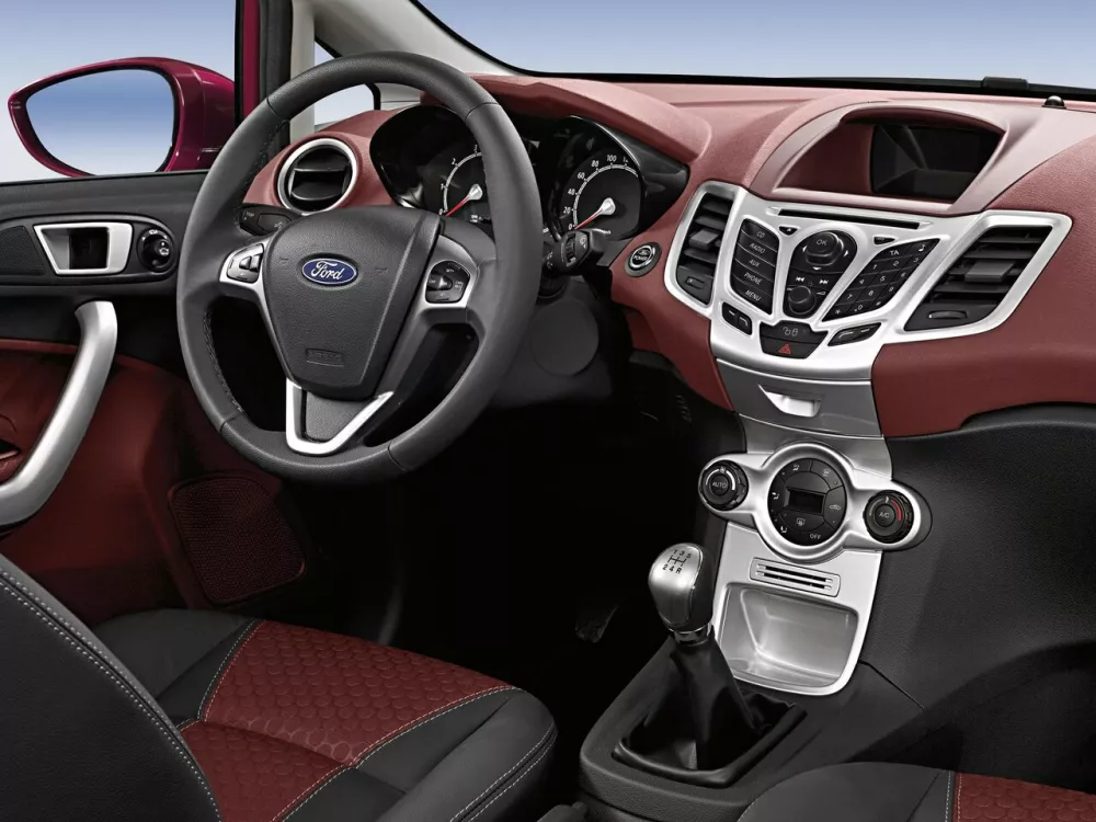 Автомобиль Ford Fiesta Mk6 Хэтчбек (3 двери)
