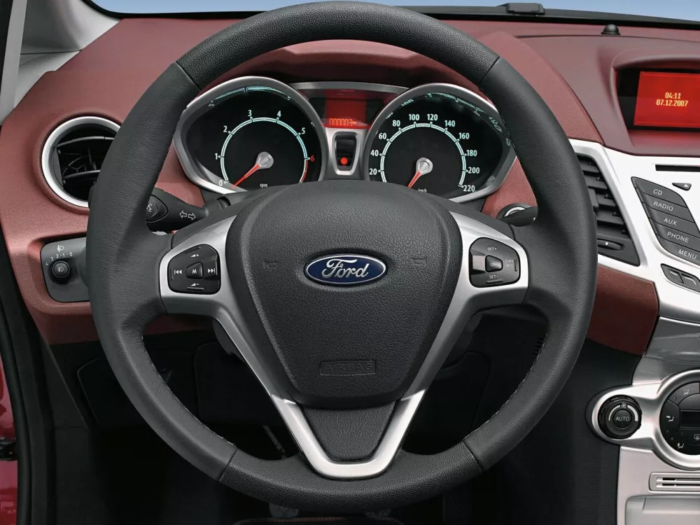 Автомобиль Ford Fiesta Mk6 Хэтчбек (3 двери)
