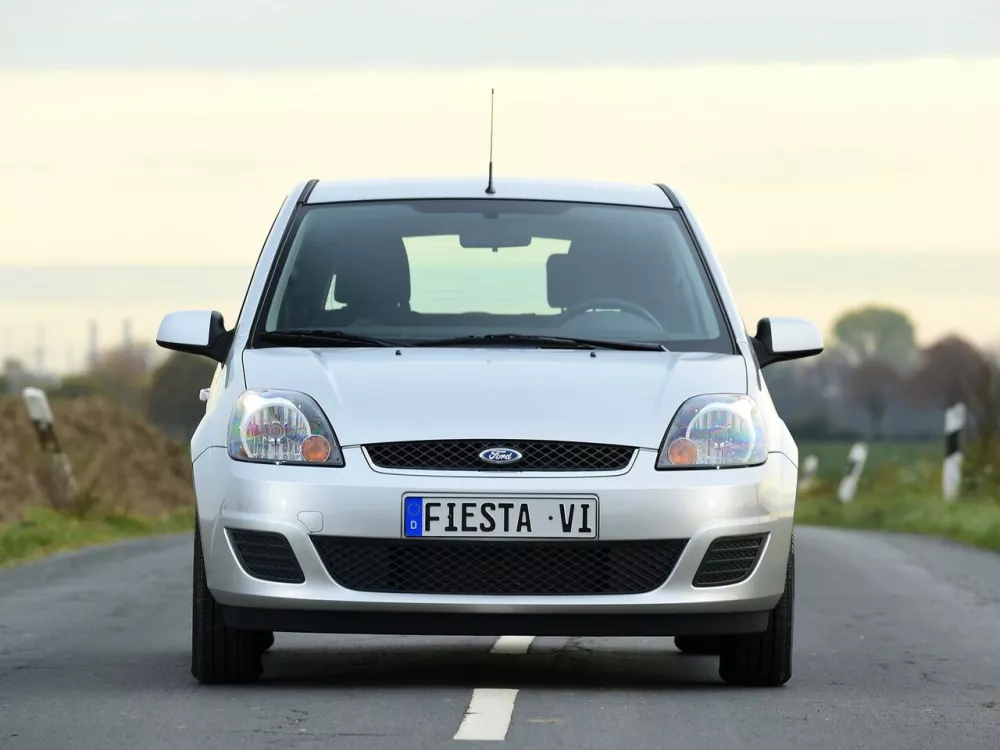 Автомобиль Ford Fiesta Mk5 Хэтчбек (5 дверей)
