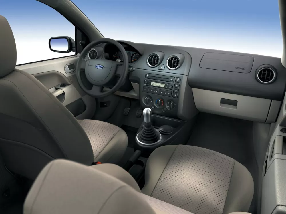 Автомобиль Ford Fiesta Mk5 Хэтчбек (5 дверей)