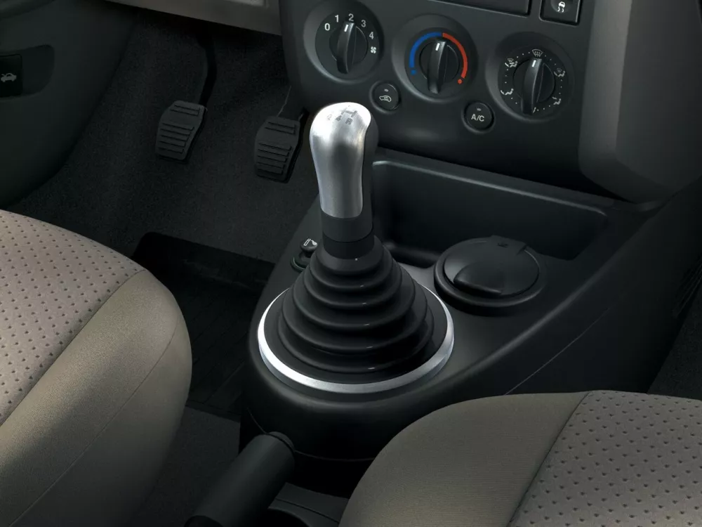 Автомобиль Ford Fiesta Mk5 Хэтчбек (5 дверей)