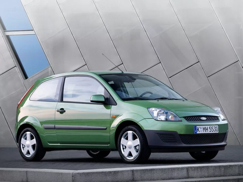 Автомобиль Ford Fiesta Mk5 Хэтчбек (3 двери)