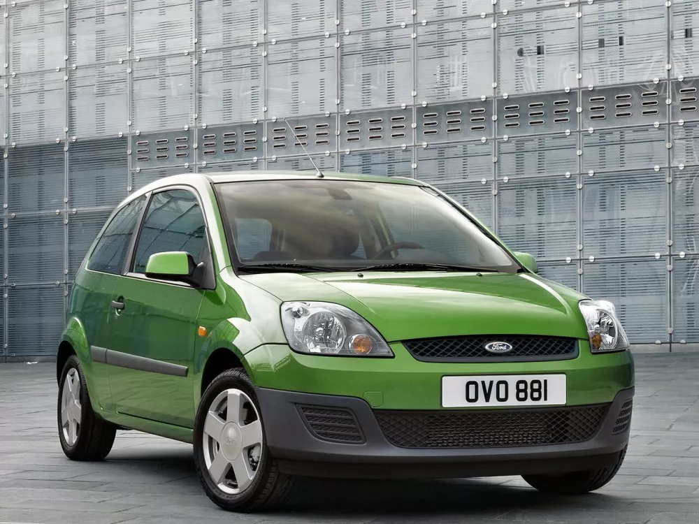 Автомобиль Ford Fiesta Mk5 Хэтчбек (3 двери)