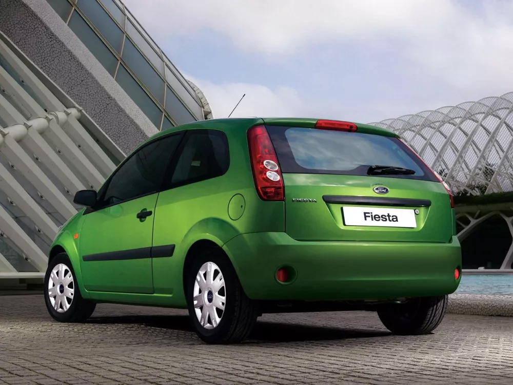 Автомобиль Ford Fiesta Mk5 Хэтчбек (3 двери)