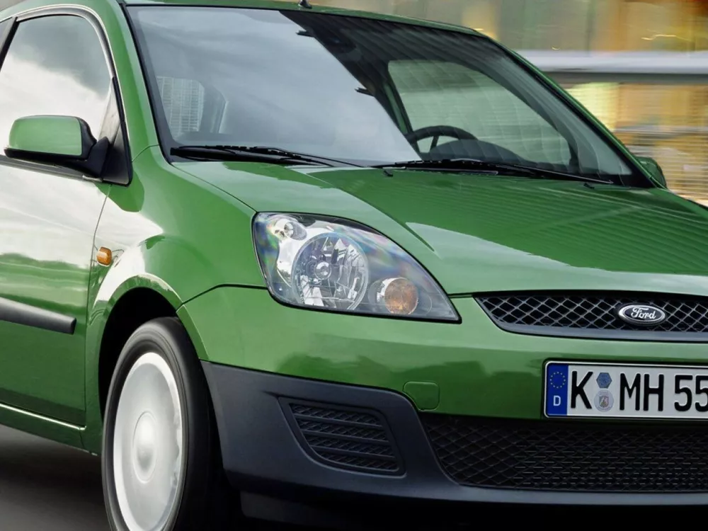 Автомобиль Ford Fiesta Mk5 Хэтчбек (3 двери)