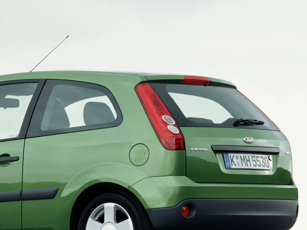 Автомобиль Ford Fiesta Mk5 Хэтчбек (3 двери)