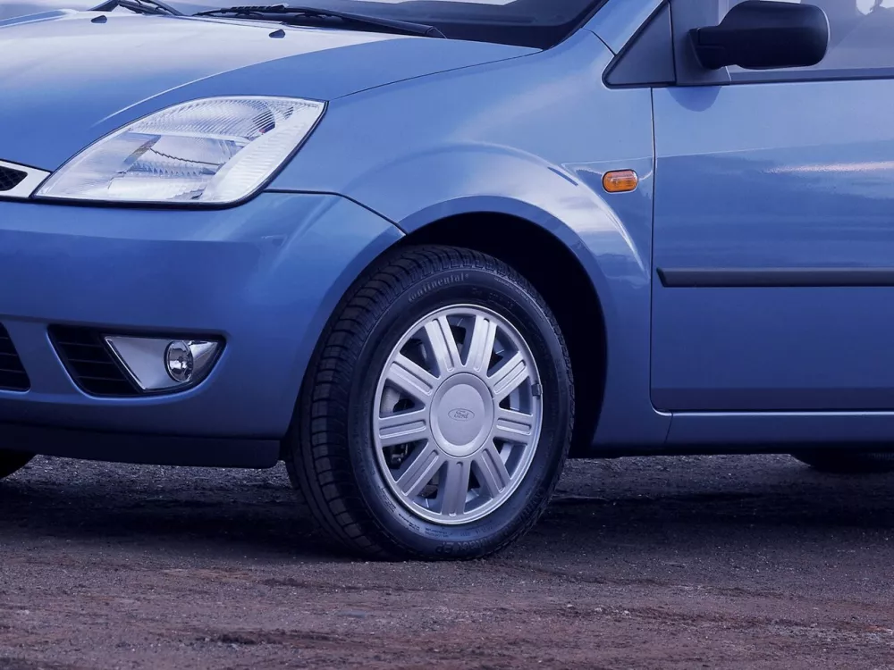 Автомобиль Ford Fiesta Mk5 Хэтчбек (5 дверей)