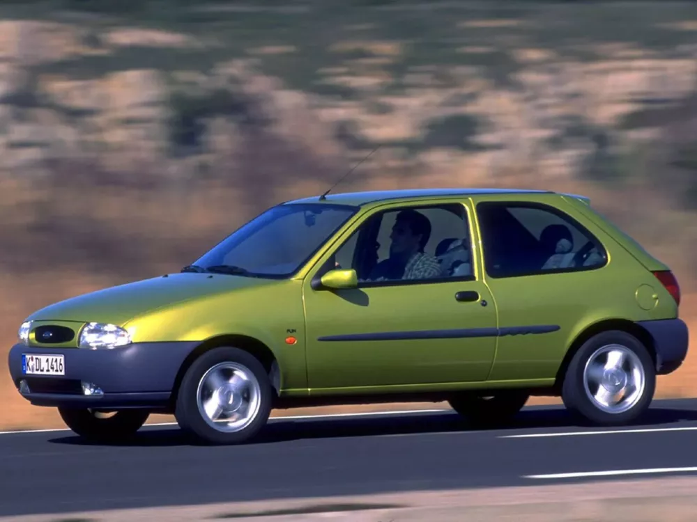 Автомобиль Ford Fiesta Mk4 Хэтчбек (3 двери)