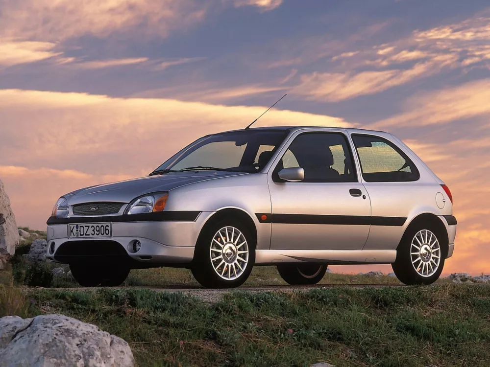Автомобиль Ford Fiesta Mk4 Рестайлинг Хэтчбек (3 двери)