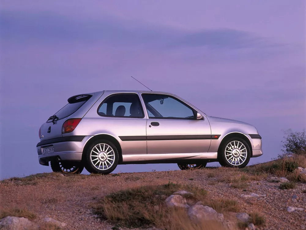 Автомобиль Ford Fiesta Mk4 Рестайлинг Хэтчбек (3 двери)