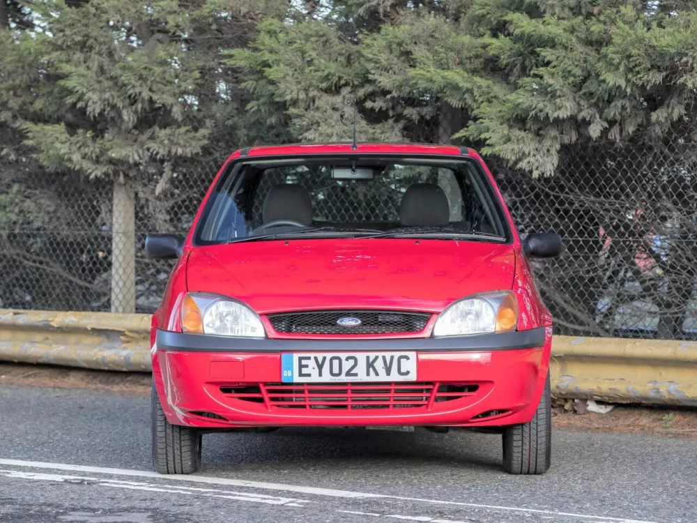 Автомобиль Ford Fiesta Mk4 Рестайлинг Хэтчбек (3 двери)