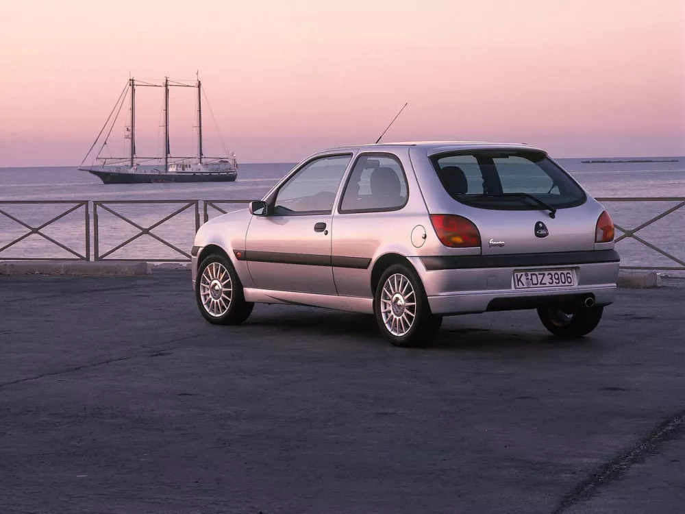 Автомобиль Ford Fiesta Mk4 Рестайлинг Хэтчбек (3 двери)