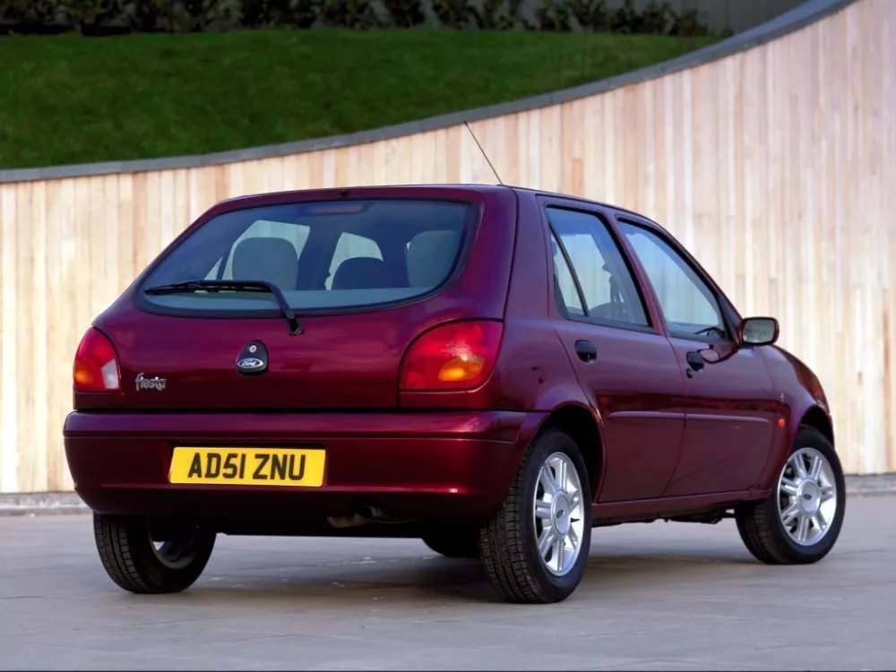 Автомобиль Ford Fiesta Mk4 Рестайлинг Хэтчбек (5 дверей)
