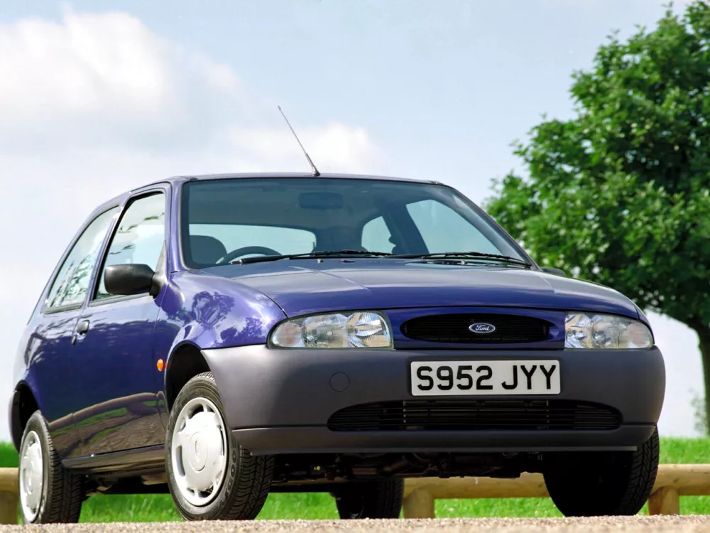 Автомобиль Ford Fiesta Mk4 Хэтчбек (3 двери)