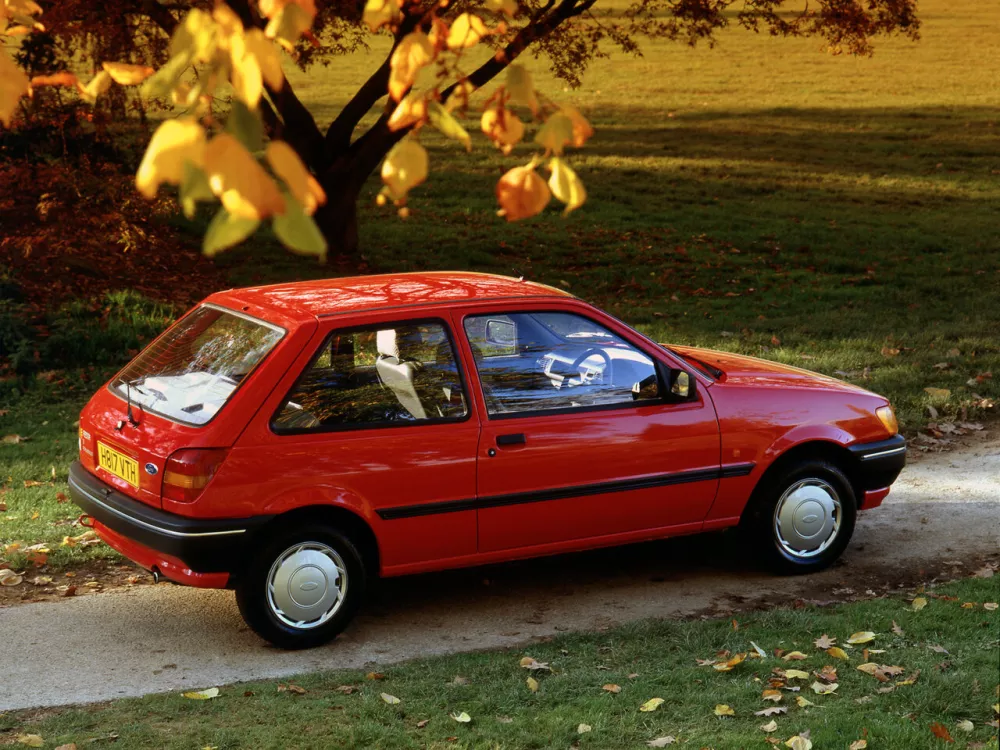 Автомобиль Ford Fiesta Mk3 Хэтчбек (3 двери)