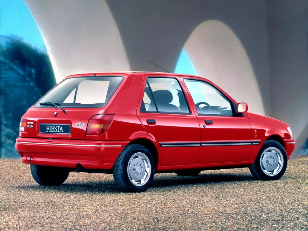 Автомобиль Ford Fiesta Mk3 Хэтчбек (5 дверей)