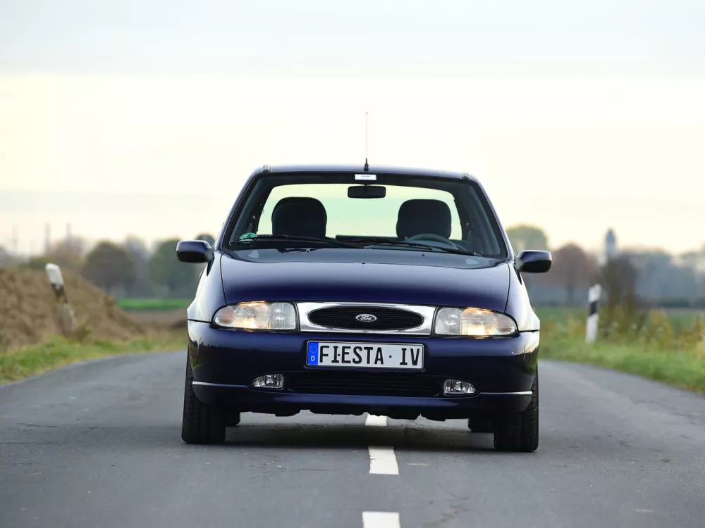 Автомобиль Ford Fiesta Mk4 Хэтчбек (5 дверей)