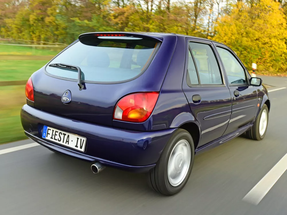 Автомобиль Ford Fiesta Mk4 Хэтчбек (5 дверей)