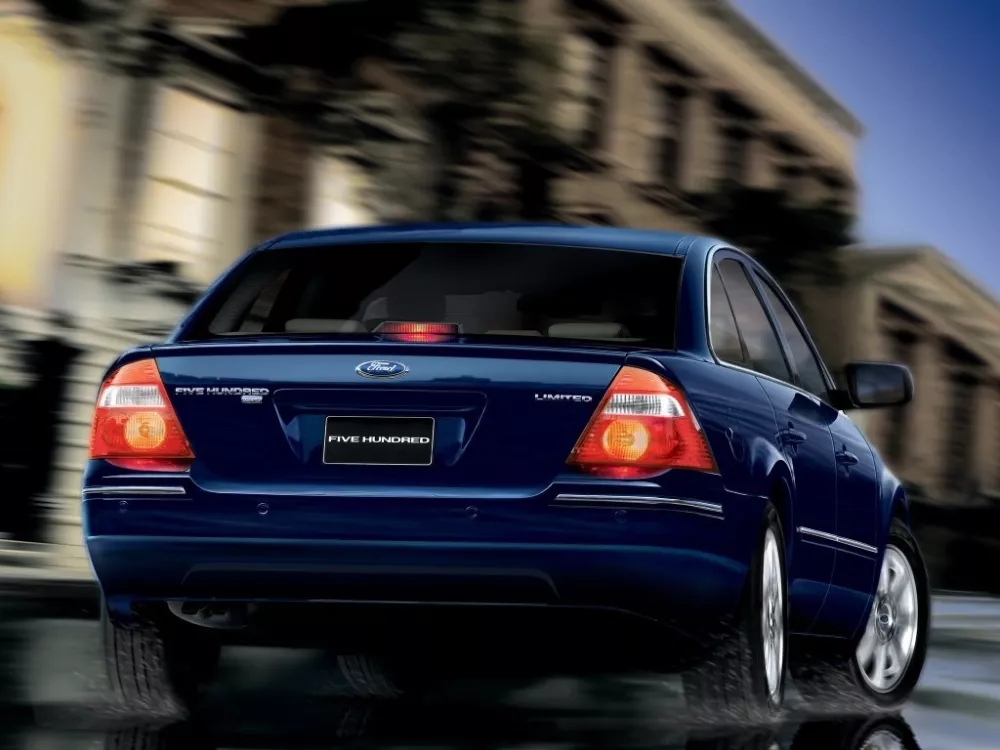 Автомобиль Ford Five Hundred Седан