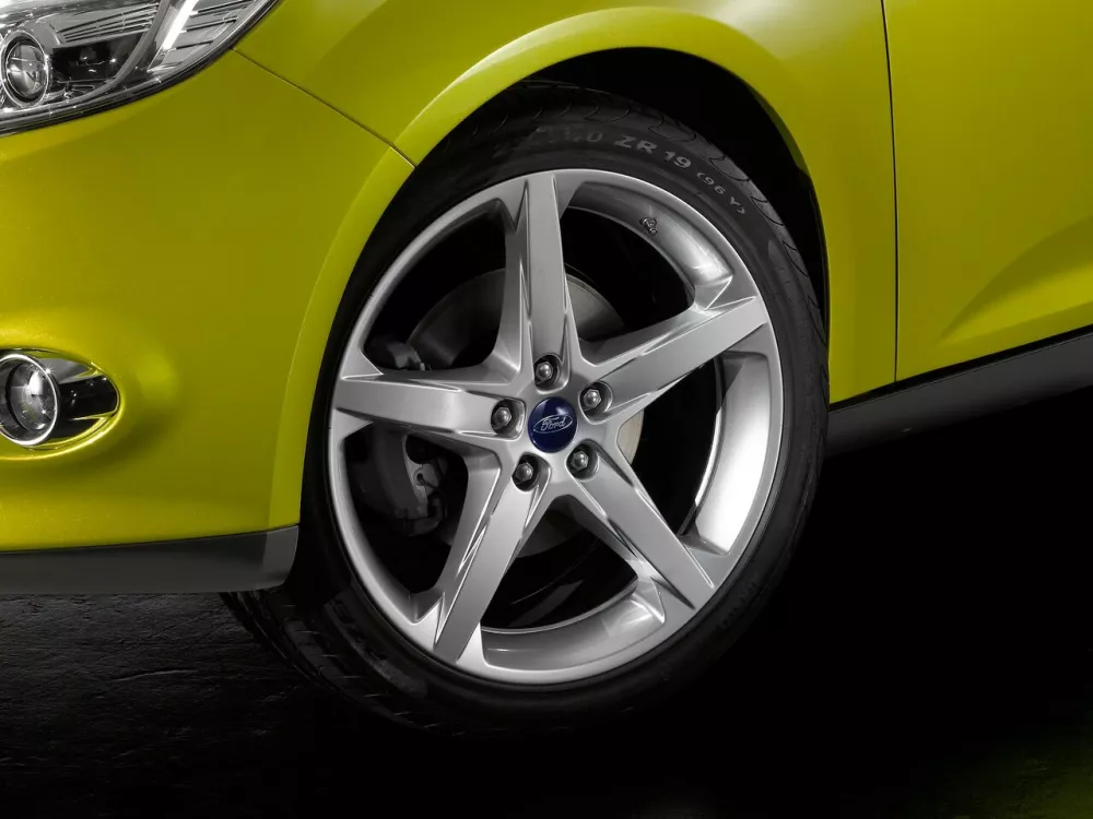 Автомобиль Ford Focus III Хэтчбек (5 дверей)