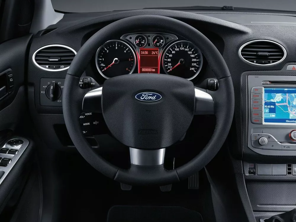 Автомобиль Ford Focus II Рестайлинг Хэтчбек (3 двери)