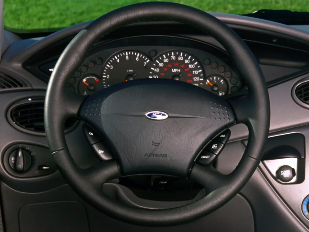 Автомобиль Ford Focus I Рестайлинг Седан