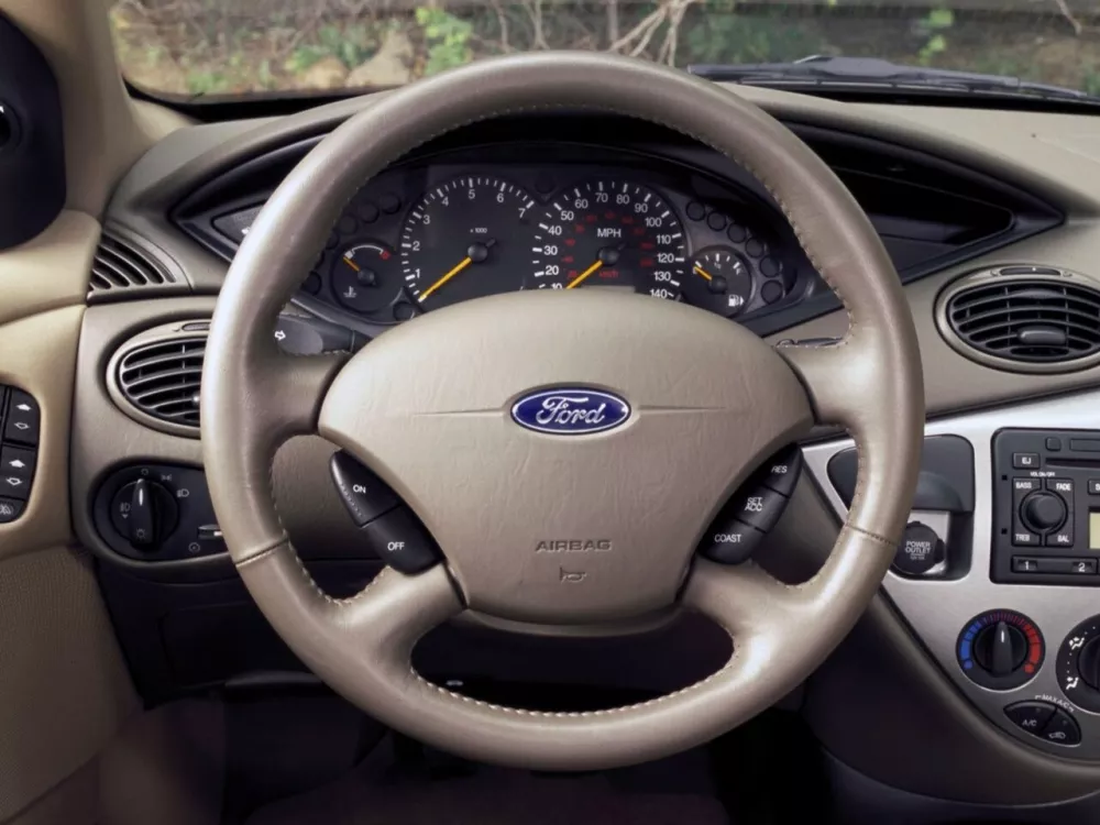 Автомобиль Ford Focus I (North America) Седан