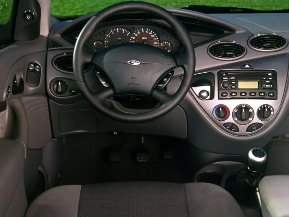 Автомобиль Ford Focus I (North America) Хэтчбек (3 двери)