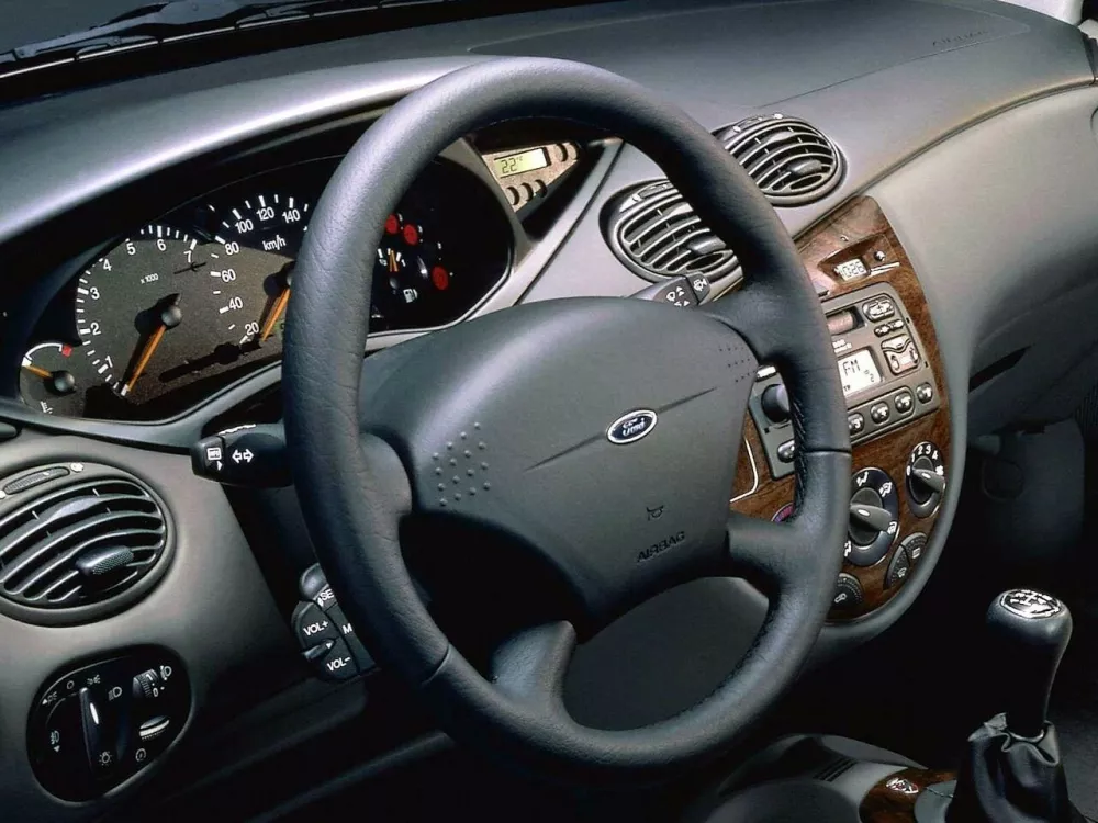 Автомобиль Ford Focus I Хэтчбек (5 дверей)