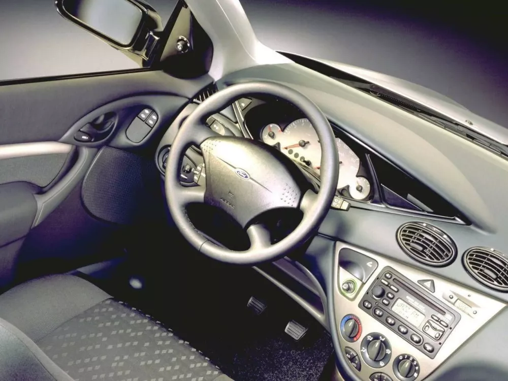 Автомобиль Ford Focus I Хэтчбек (3 двери)