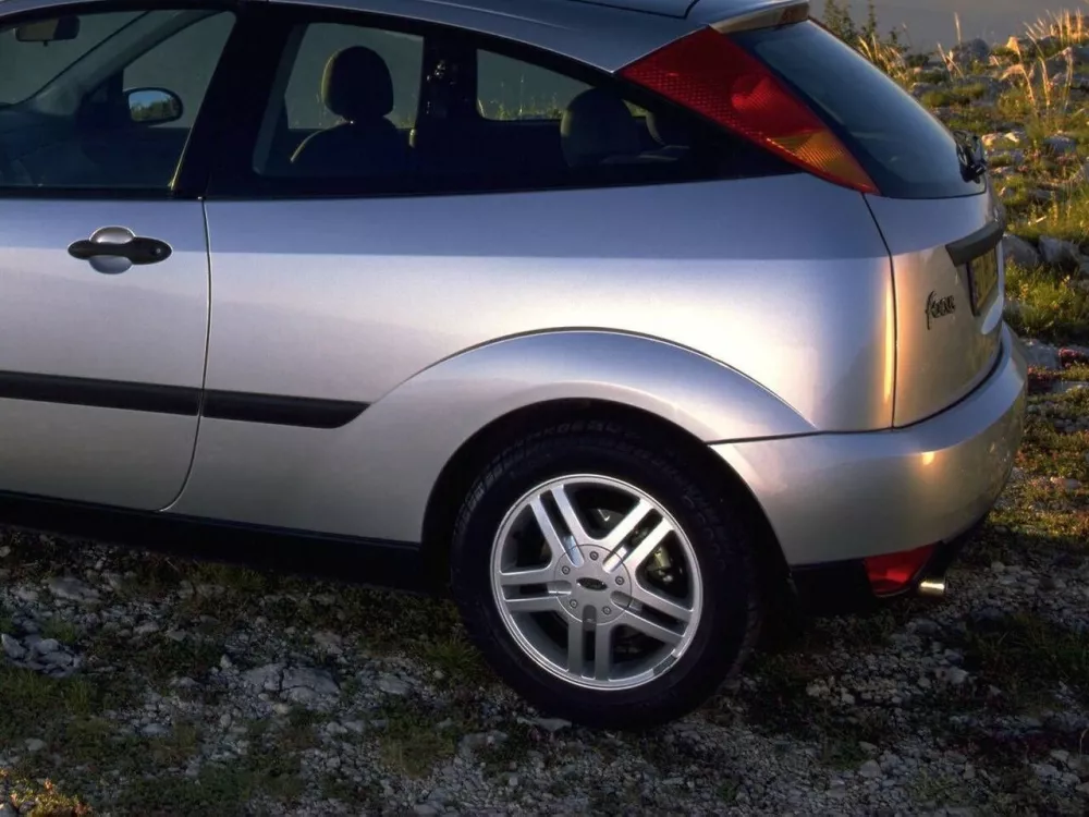 Автомобиль Ford Focus I Хэтчбек (3 двери)