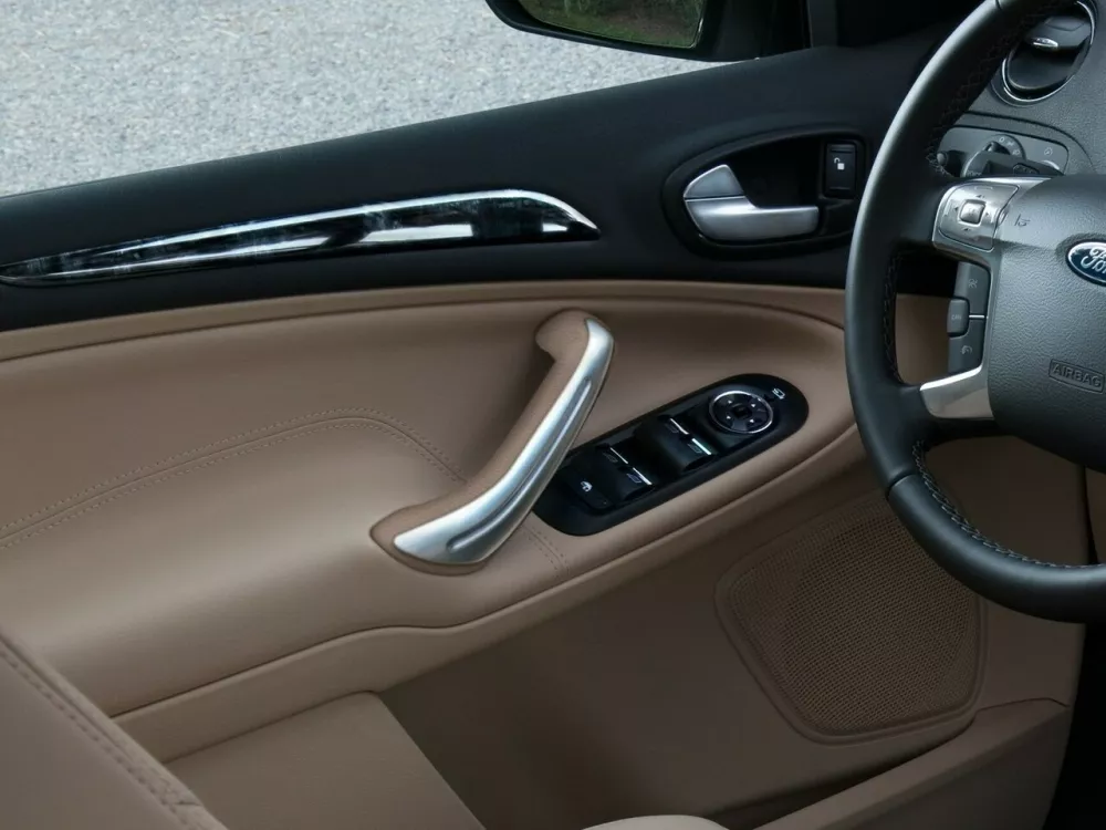Автомобиль Ford Galaxy II Рестайлинг Минивэн