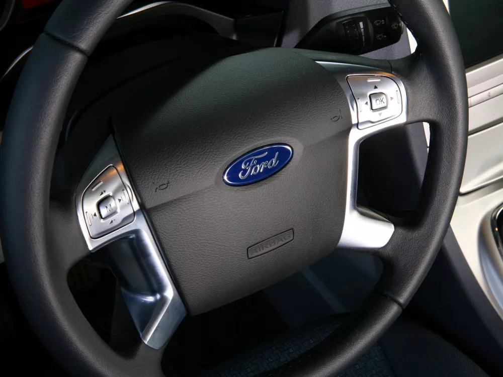 Автомобиль Ford Galaxy II Минивэн