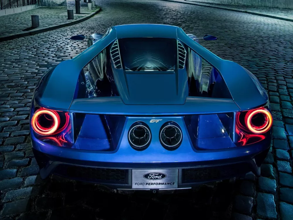 Автомобиль Ford GT II Купе