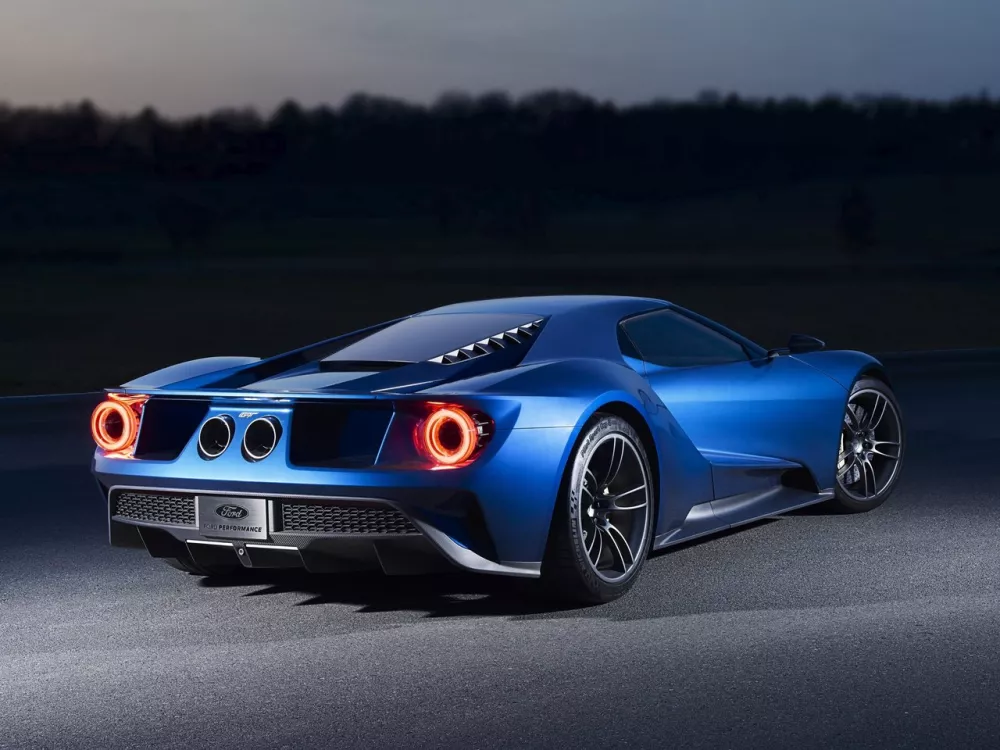 Автомобиль Ford GT II Купе