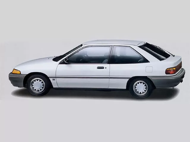 Автомобиль Ford Laser III Купе