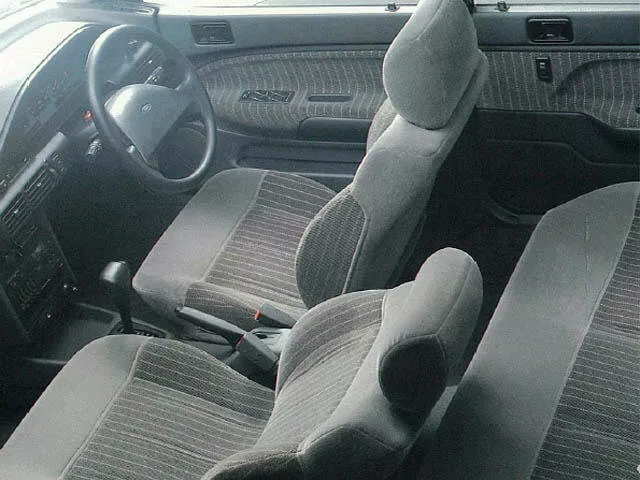 Автомобиль Ford Laser III Седан