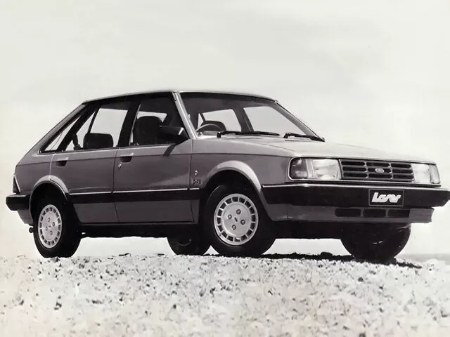 Автомобиль Ford Laser I Хэтчбек (5 дверей)