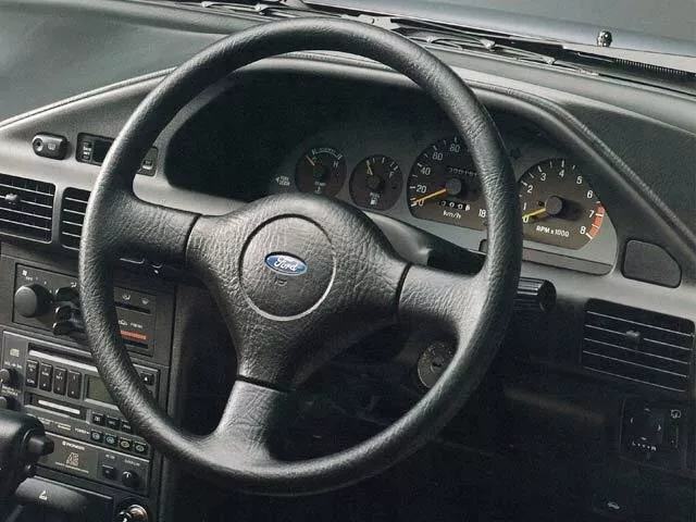 Автомобиль Ford Laser III Купе