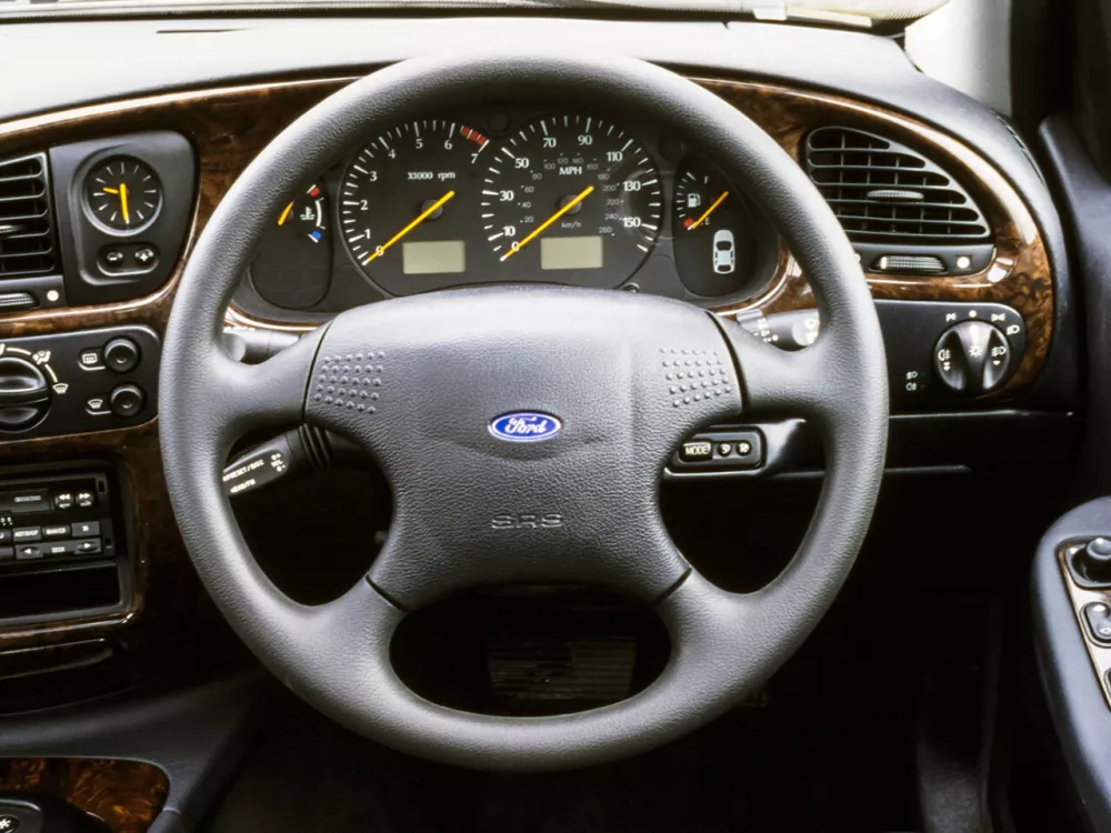 Автомобиль Ford Scorpio II Седан