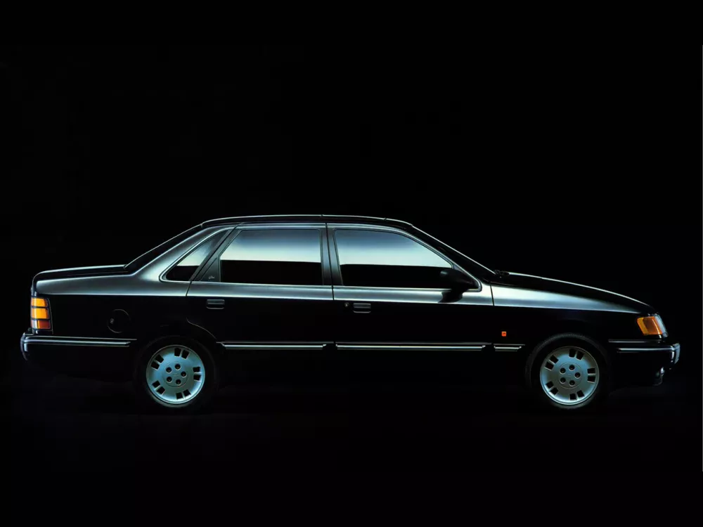 Автомобиль Ford Scorpio I Седан