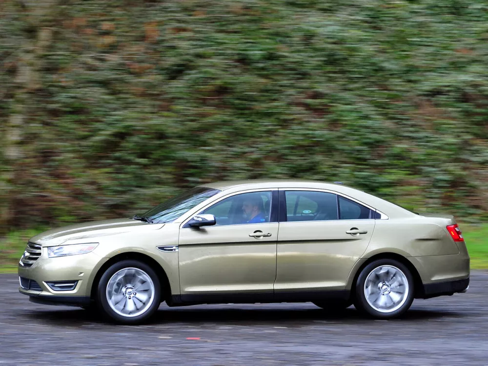 Автомобиль Ford Taurus VI Рестайлинг Седан
