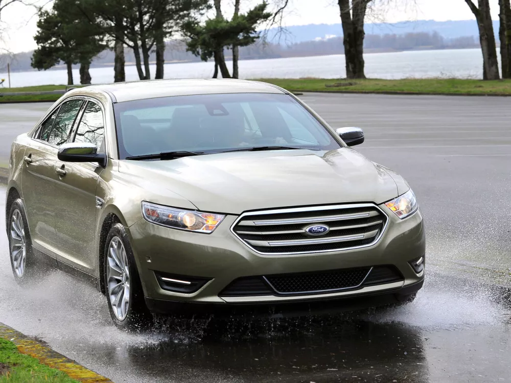 Автомобиль Ford Taurus VI Рестайлинг Седан