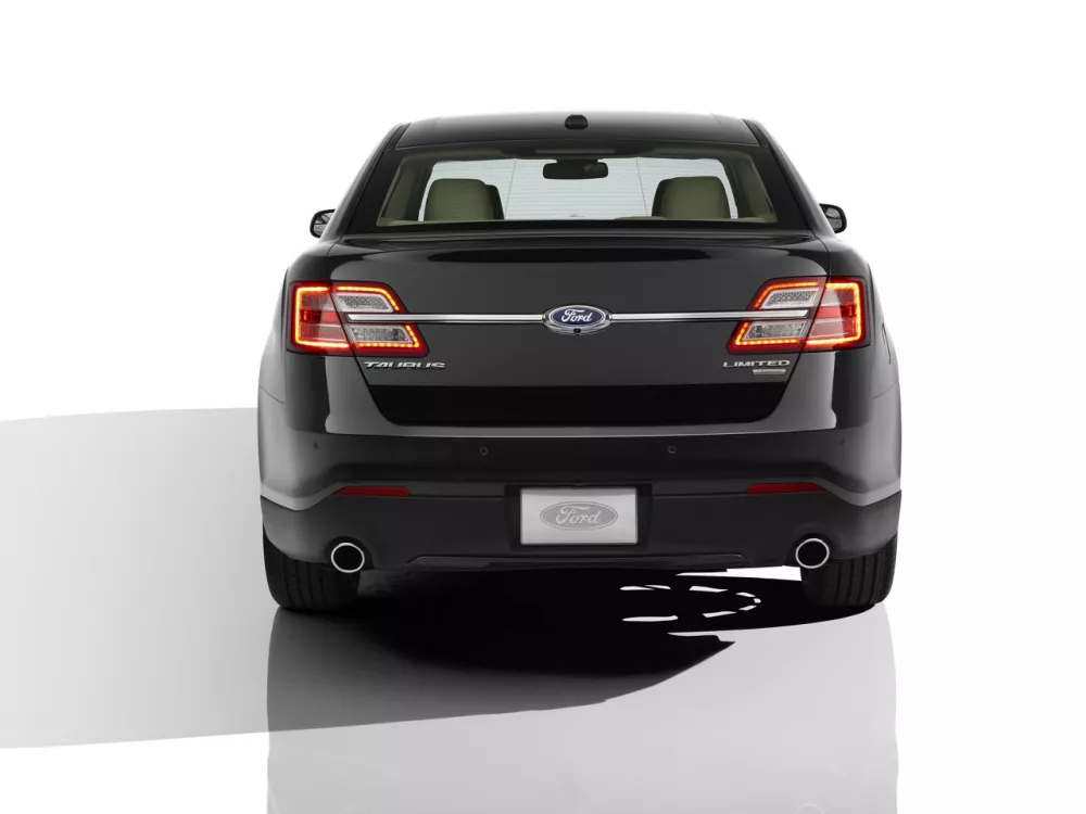 Автомобиль Ford Taurus VI Рестайлинг Седан