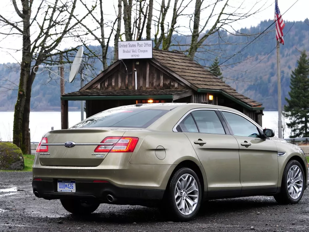 Автомобиль Ford Taurus VI Рестайлинг Седан