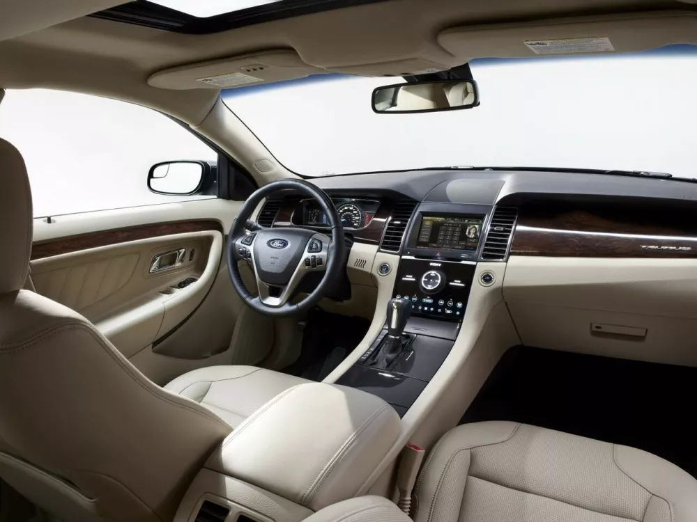 Автомобиль Ford Taurus VI Рестайлинг Седан
